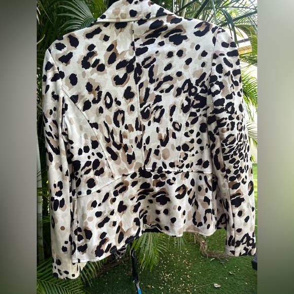 Chico's Cream, Black, and Brown Leopard Animal Print Moto Jacket Size 0 (US 4-6) - Picture 5 of 10